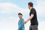 ウォーキング・散歩・有酸素運動する男女 ウォーキング,運動,ランニングの写真素材