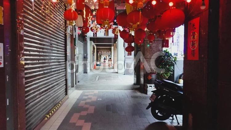 台北のアーケード通り アーケード,提灯,通りの写真素材