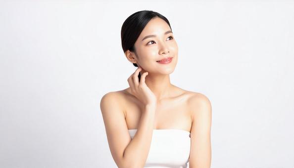 美容 見上げる日本人女性の横顔 美容 見上げる日本人女性の横顔の写真
