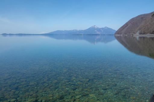 静かな猪苗代湖と磐梯山 静かな猪苗代湖と磐梯山 猪苗代湖,磐梯山,山の写真素材