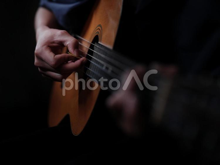 ギターを演奏する人 ギター,演奏,楽器の写真素材