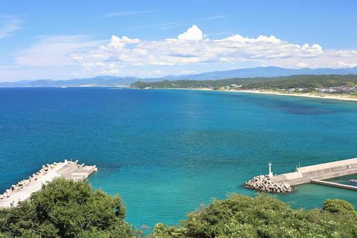 魚見台から望む夏の日本海　７ 青,青空,景色の写真素材
