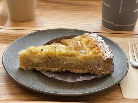 おしゃれなカフェのデザート、アップルパイ おしゃれなカフェのデザート、アップルパイの写真