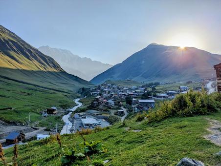 ウシュグリ村の日の出 早朝,日の出,ウシュグリ村の写真素材