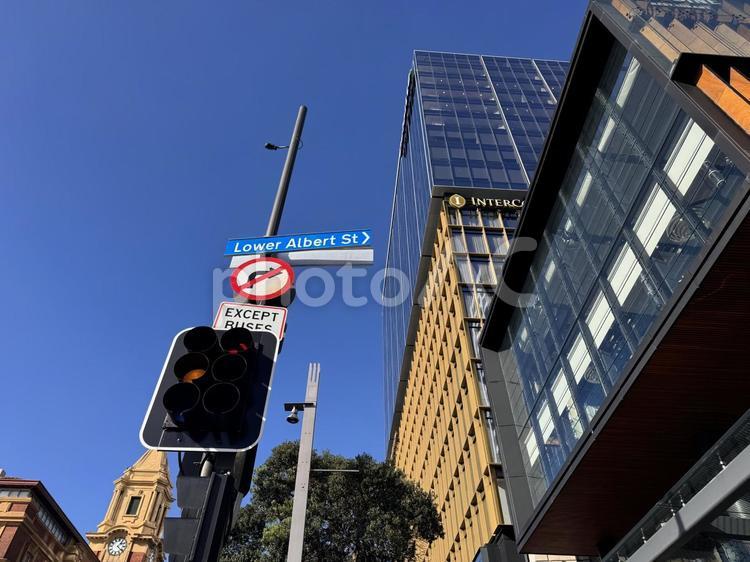 NZ_AUCKLAND 信号機,街並み,ニュージーランドの写真素材