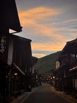 夕暮れ時の奈良井宿 夕暮れ時の奈良井宿の写真