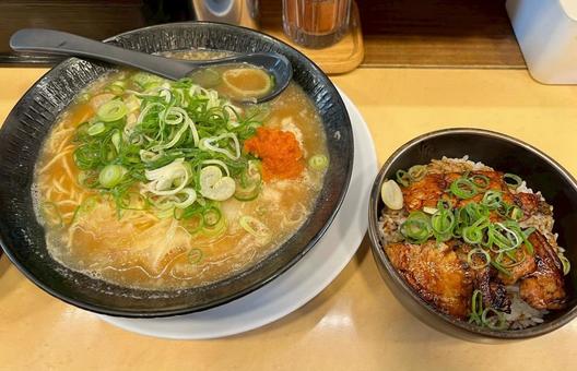 ラーメンと豚丼 ラーメンと豚丼の写真