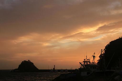 仁科港の港から見えた美しい夕陽 仁科港の港から見えた美しい夕陽の写真