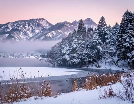 幻想的な日本の冬の自然風景素材 幻想的な日本の冬の自然風景素材の写真