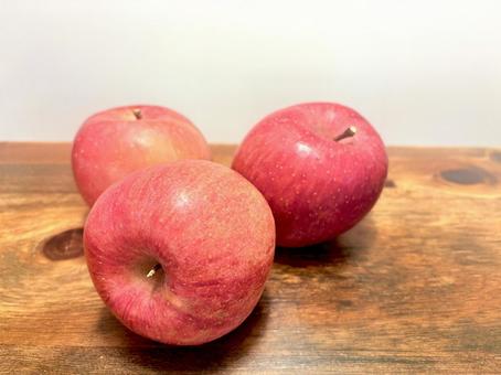 林檎たち 02 りんご,果物,秋の味覚の写真素材