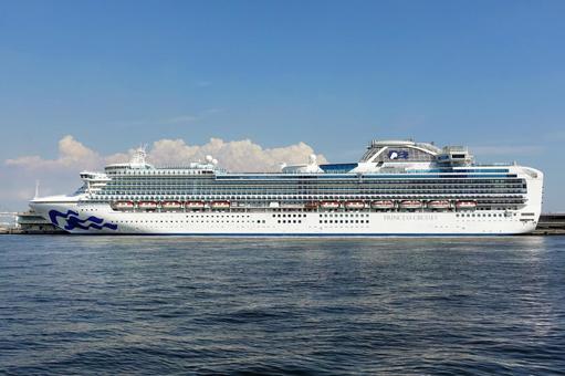 大桟橋のダイヤモンドプリンセス ダイヤモンド・プリンセス,横浜港,豪華客船の写真素材