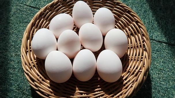 卵 卵 卵,egg,カゴ入り卵の写真素材