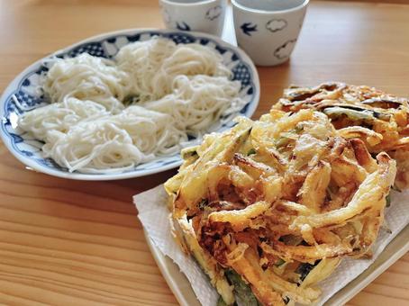 そうめんとかき揚げ そうめんとかき揚げ そうめん,かき揚げ,天ぷらの写真素材