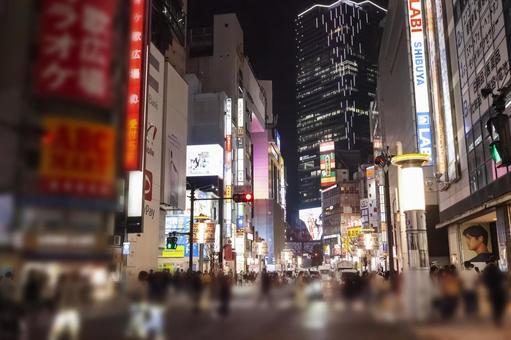 渋谷、スクランブルスクウェア界隈の夜景4 渋谷,渋谷スクランブル交差点,夜景の写真素材