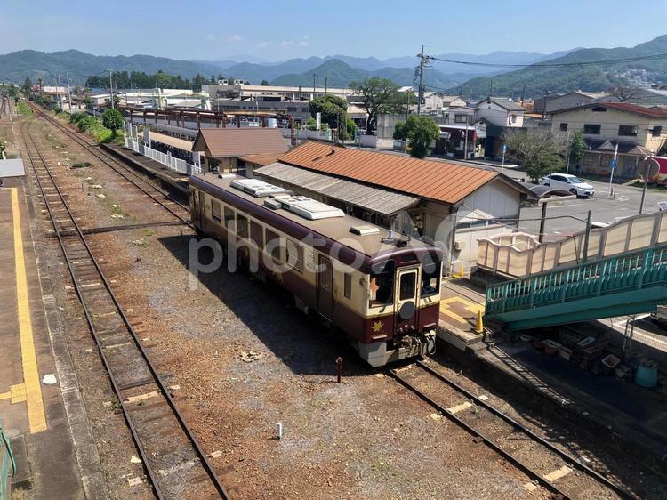 相老駅に停車中の「わたらせ鉄道」の電車 相老駅,わたらせ鉄道,わたらせ渓谷鉄道の写真素材