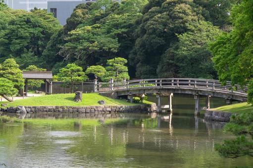 Photo, hama rikyu imperial garden, nakajima bridge, tide pond, 