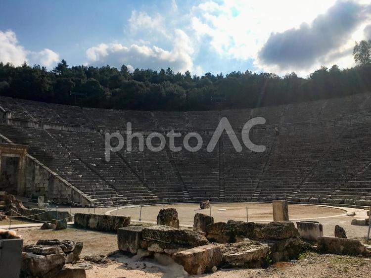 古代ギリシャの劇場遺跡 エピダウロスの劇場,屋外,古代遺跡の写真素材