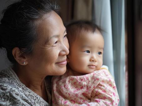 ばあばと孫の写真