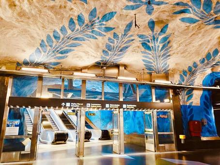 おしゃれなストックホルムの地下鉄駅 おしゃれなストックホルムの地下鉄駅 駅,ステーション,ホームの写真素材
