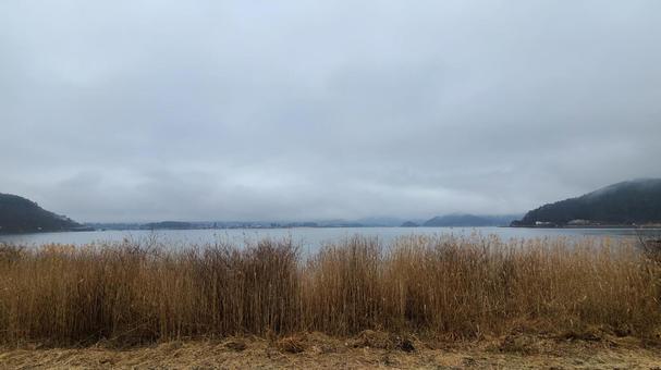 河口湖 雨の日 河口湖 雨の日 湖,山,河口湖の写真素材