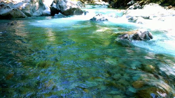 付知川の透き通った綺麗な渓流 付知川の透き通った綺麗な渓流の写真