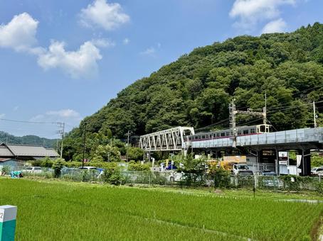 高尾山の麓 高尾山口駅 高尾山の麓 高尾山口駅 高尾山,電車,鉄橋の写真素材