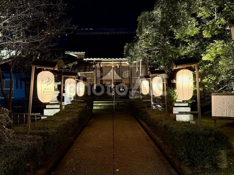 夜のあわら市　薬師神社 あわら市,夜景,庭の写真素材