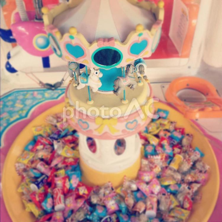 お菓子のメリーゴーランド 楽しみ,子供,オーナメント（アート）の写真素材