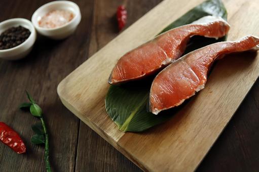 生鮭の切り身と調味料 生鮭の切り身と調味料 生鮭,切り身,魚の写真素材