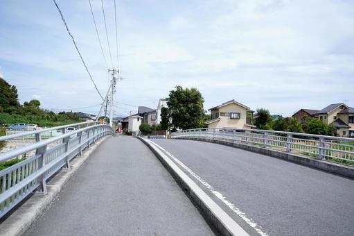 夏空の下の橋と道 夏空の下の橋と道 橋,道路,道の写真素材
