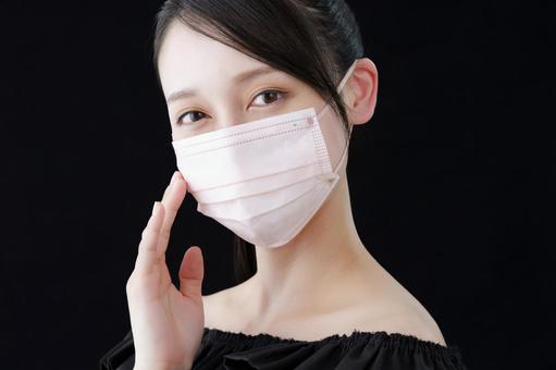 A woman wearing a mask with a color close to the skin color, masque, fem, mode, JPG