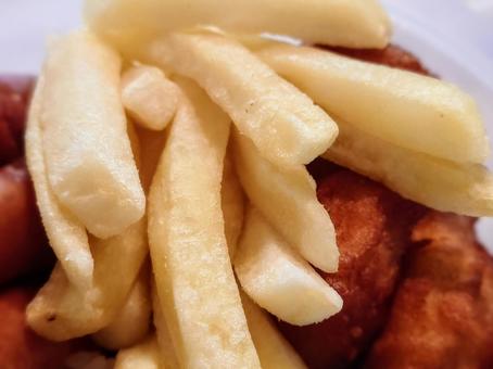 揚げ物とフライドポテト 揚げ物とフライドポテト フライドポテト,ポテト,揚げ物の写真素材