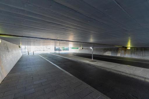 国道43号線高架下通路 兵庫県,西宮市,快晴の写真素材