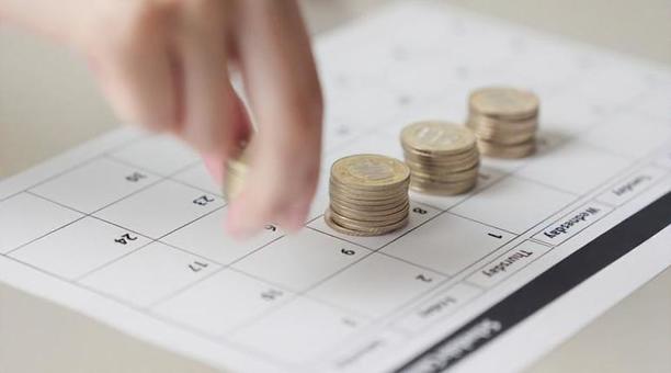 定期的に積立投資をするイメージ 積立,投資,定期的の写真素材