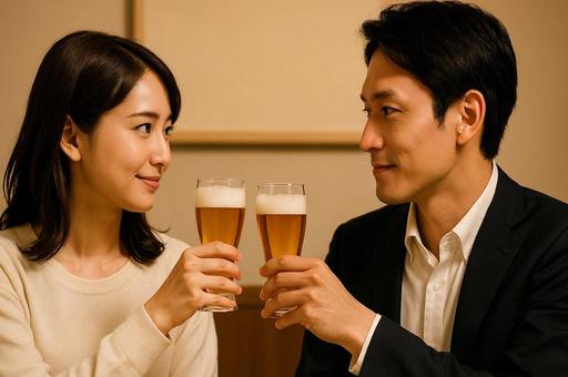 乾杯する男女・ビールで食事シーン・デート 乾杯する男女・ビールで食事シーン・デートの写真