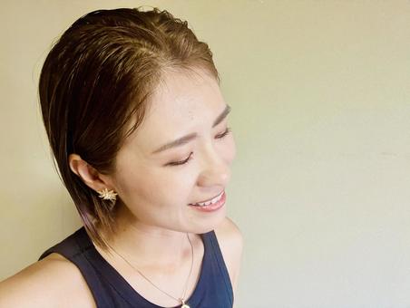ショートヘアの女性 ショートヘアの女性 女性,30代,40代の写真素材