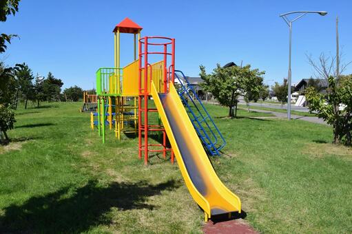 児童公園の遊具 児童公園の遊具,公園の遊具,公園の写真素材