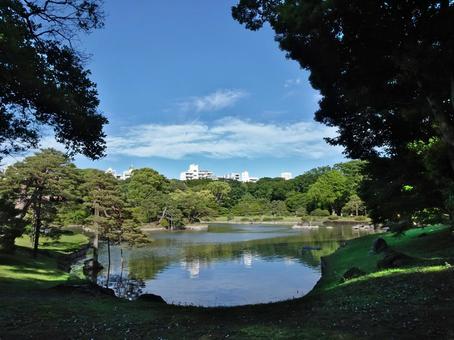 六義園の大泉水の写真