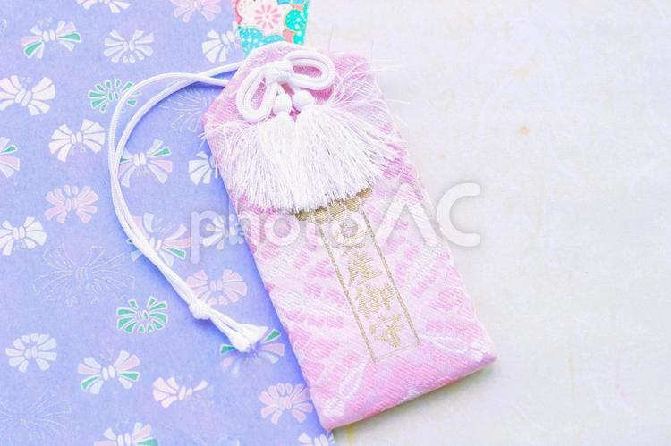 安産祈願のお守り　和柄　ピンク 安産祈願,ピンク,お守りの写真素材