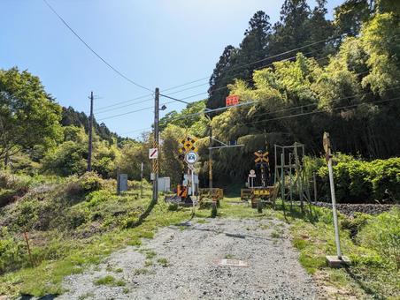 田舎の線路と空気弁 ~標識のある風景~ 田舎の線路と空気弁 ~標識のある風景~の写真