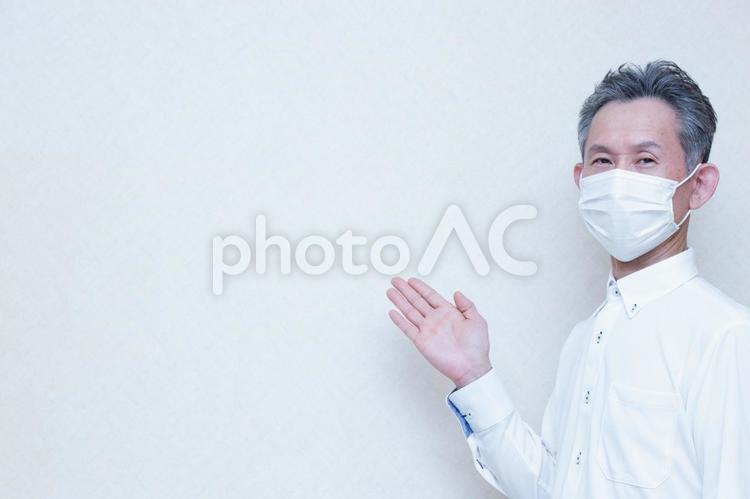 マスクをする中年男性13 マスク,コロナ,花粉症の写真素材