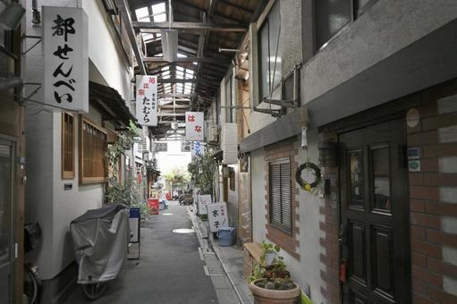 谷中.初音小路 谷中.初音小路 日暮里,風景,昭和の写真素材