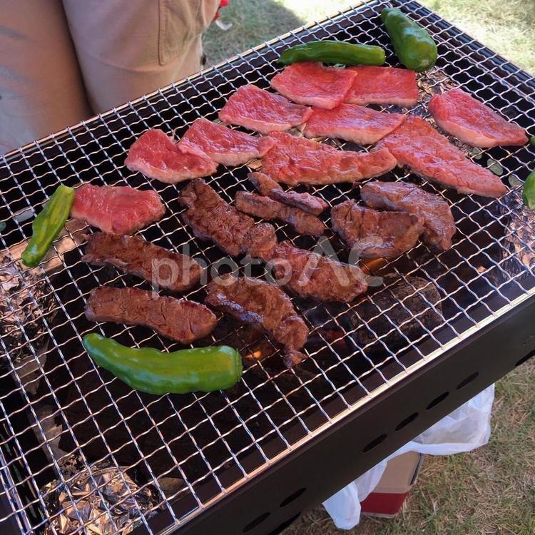 バーベキュー　キャンプ　肉 夏,バーベキュー,キャンプの写真素材
