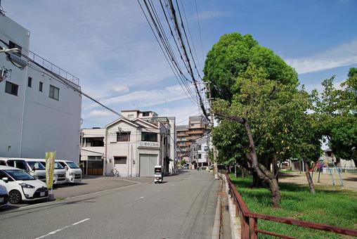 大阪都心近くの住宅街風景 町角,道路,隘路の写真素材