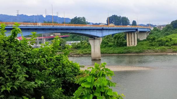 川にかかる橋 川にかかる橋の写真