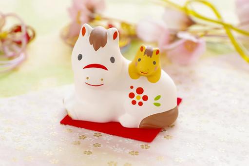 縁起物の可愛らしい午年の置き物 午年,馬,干支の写真素材