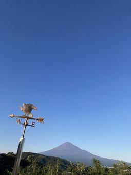 東名富士川サービスエリアから望む富士山 東名富士川サービスエリアから望む富士山の写真