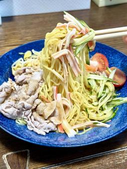 冷麺 冷やし中華 実家 冷麺 冷やし中華 実家 冷やし中華,トマト,もやしの写真素材