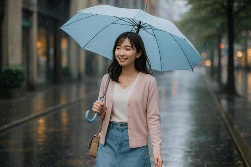 雨の日に微笑む女性 雨の日に微笑む女性の写真