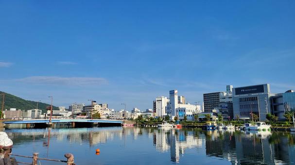 新町川と橋と青い空 新町川と橋と青い空の写真